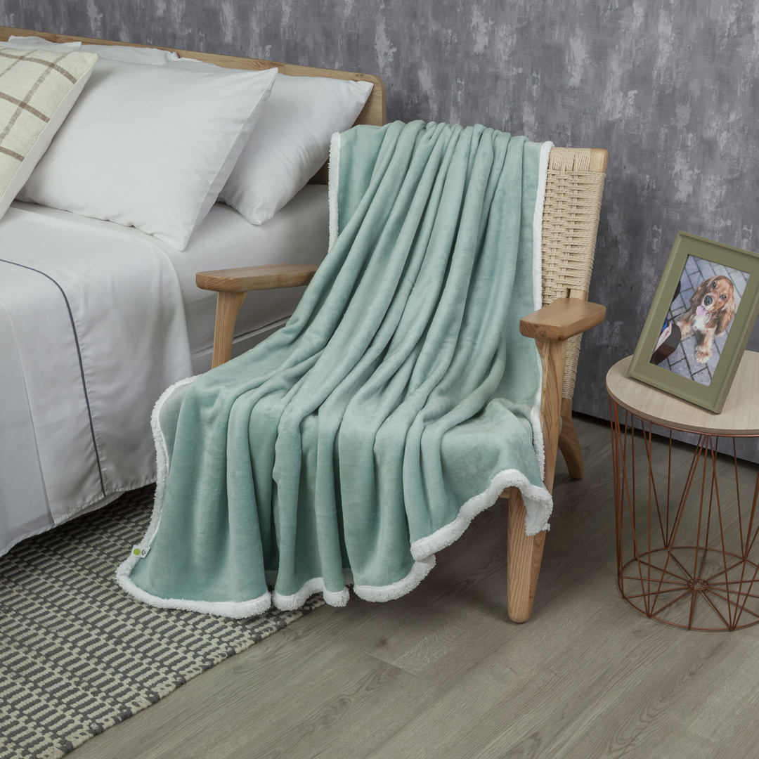 Cobija Ovejera Solo Fondo Verde Menta